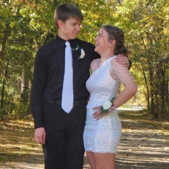 Homecoming dress - Picture 3 of 3